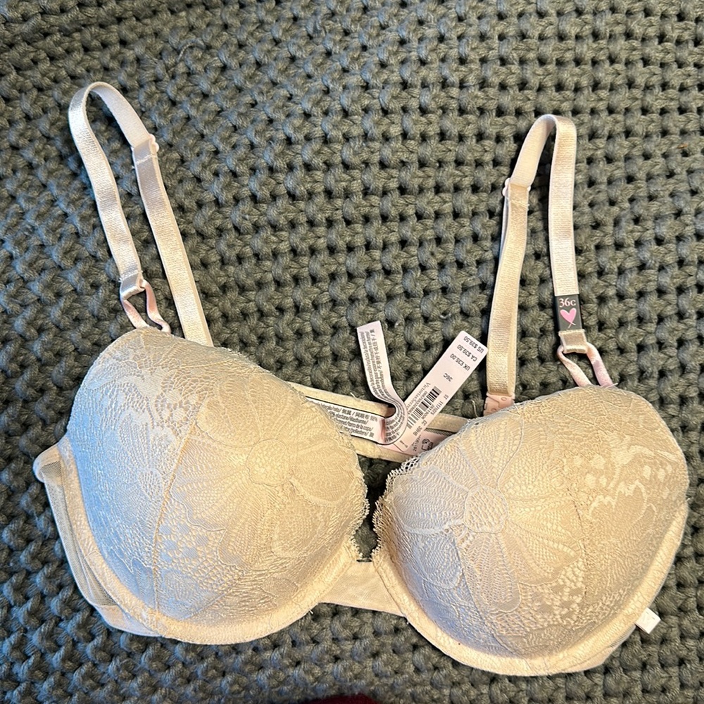 NWT Victoria’s Secret Lace Nude Push up 💗 NEW size 36C mesh back panels